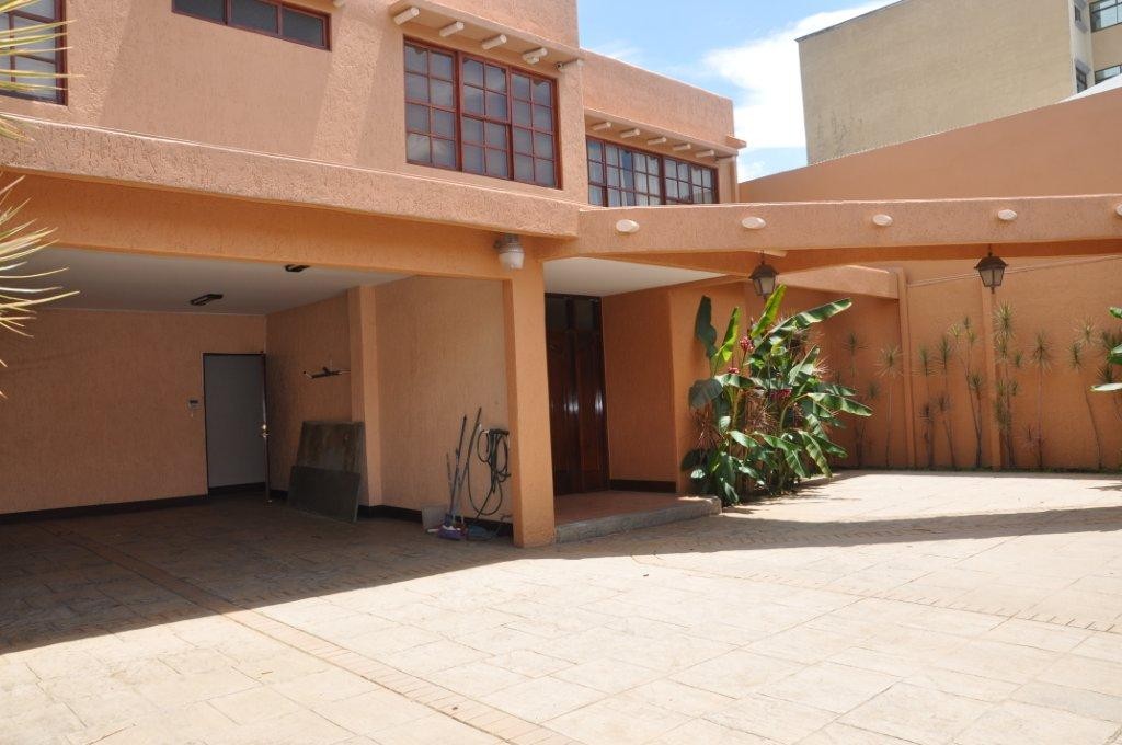 Independent home with private swimming pool. Independent home with private swimming pool.
