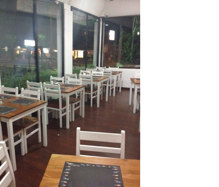 Street front commercial local for rent with terrace and kitchen Street front commercial local for rent with terrace and kitchen