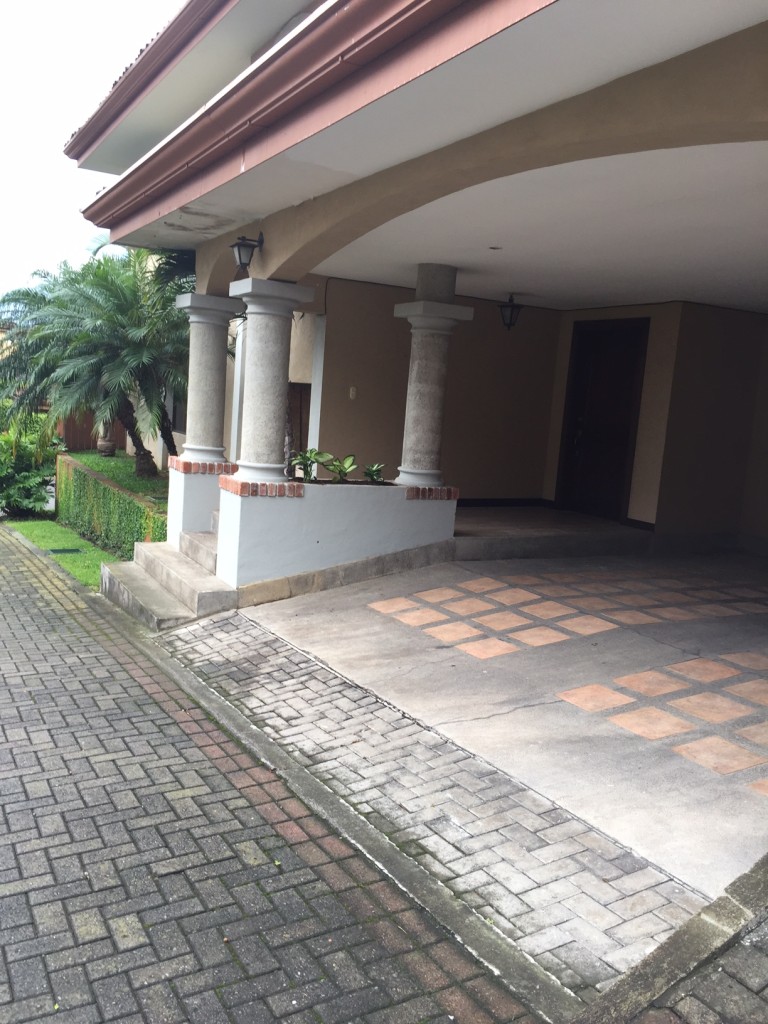 Spacious house in condominium Paco area Spacious house in condominium Paco area