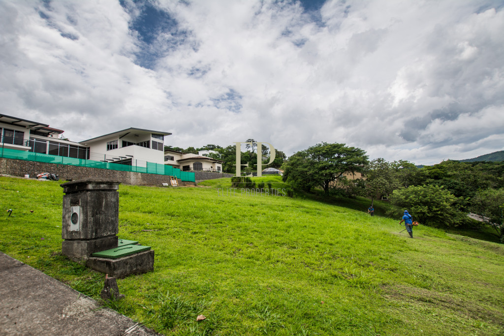 Lot with view in prestigious residential Lot with view in prestigious residential