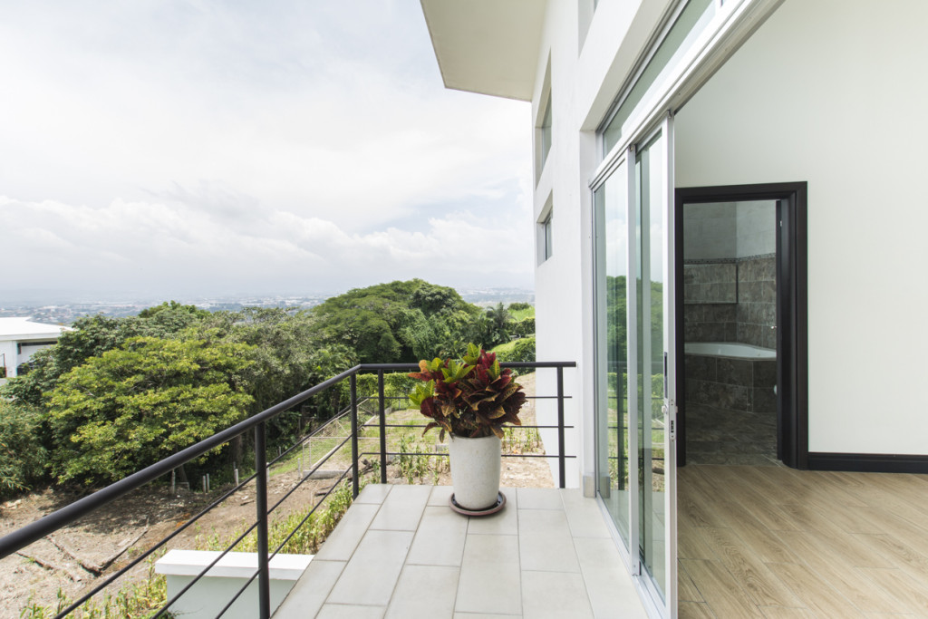 Independent MODERN two story home. Quiet, save and PRIVATE Independent MODERN two story home. Quiet, save and PRIVATE