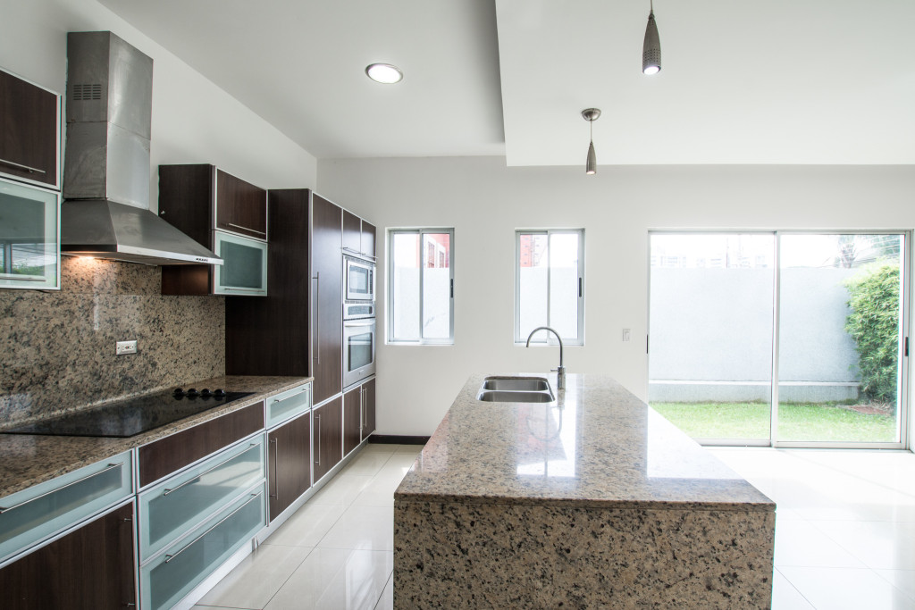 Loft style home walking distance to Avenida Escazu Loft style home walking distance to Avenida Escazu