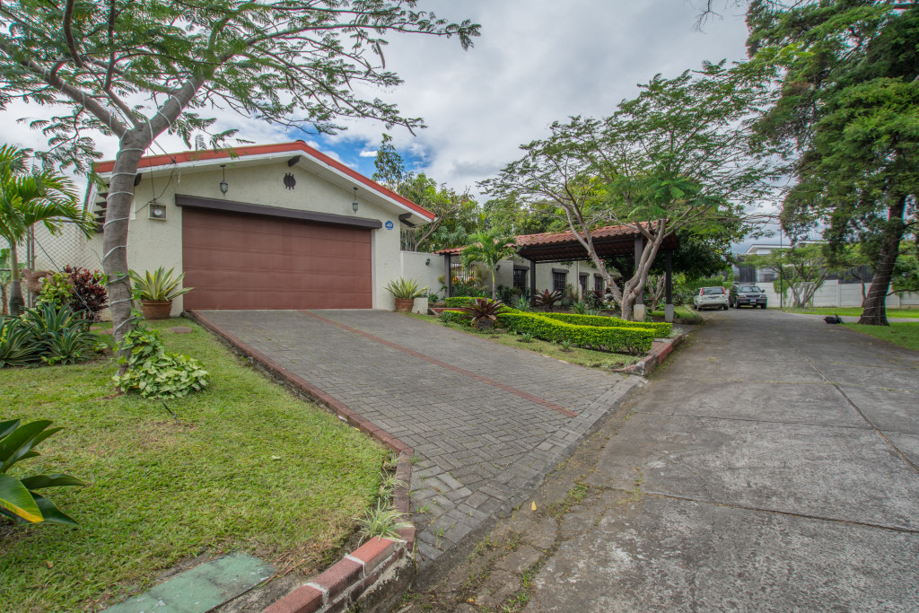 One level home with large yard perfect for embassy or family. One level home with large yard perfect for embassy or family.