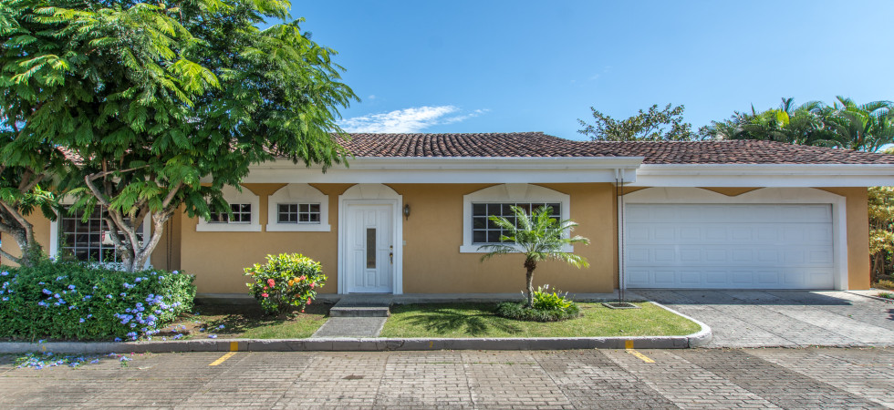 Beautiful one level spacious home in condominium Beautiful one level spacious home in condominium