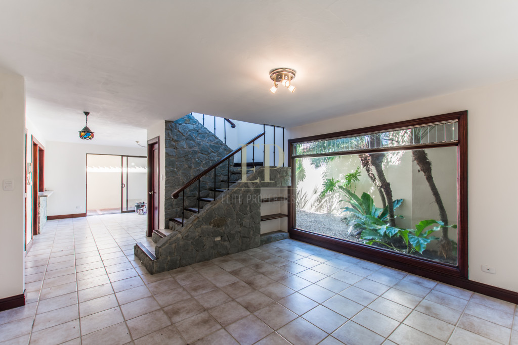 Remodeled home in condominium near Distrito 4 Remodeled home in condominium near Distrito 4