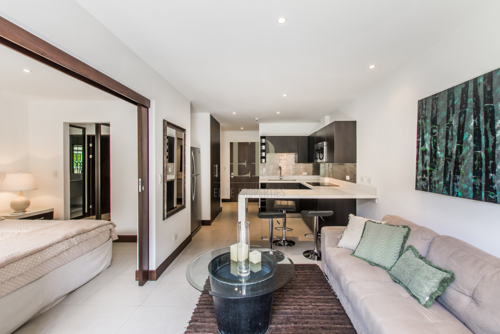 Furnished apartment with patio in Santa Ana condominio Montesol. Furnished apartment with patio in Santa Ana condominio Montesol.