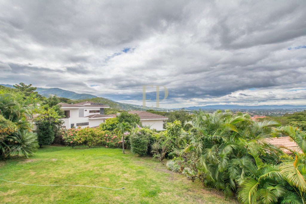 Independent home with garden and spectacular views Independent home with garden and spectacular views