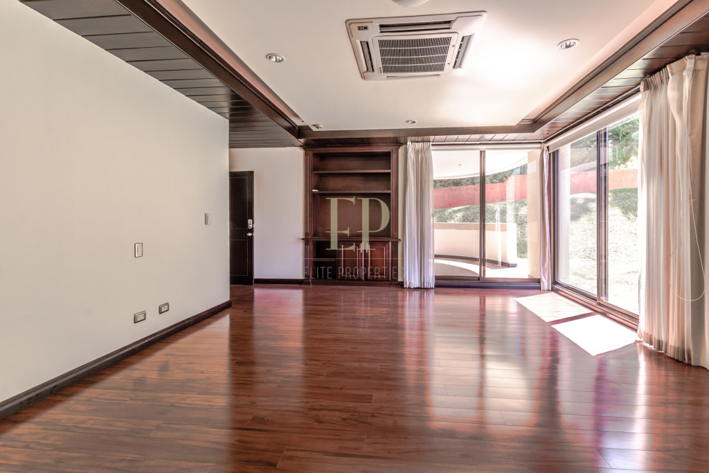 Luxury spacious apartment in Escazu walking distance to bus, Automercado Luxury spacious apartment in Escazu walking distance to bus, Automercado