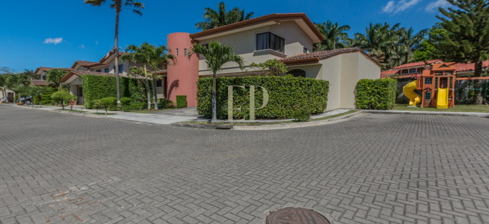 Spacious home in safe condominium, near Forum offices Two story home in condominium with security