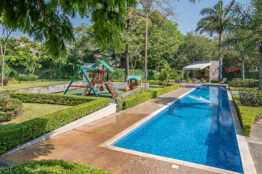 Modern, new apartment in safe condominium, central location Modern, new apartment in safe condominium, central location