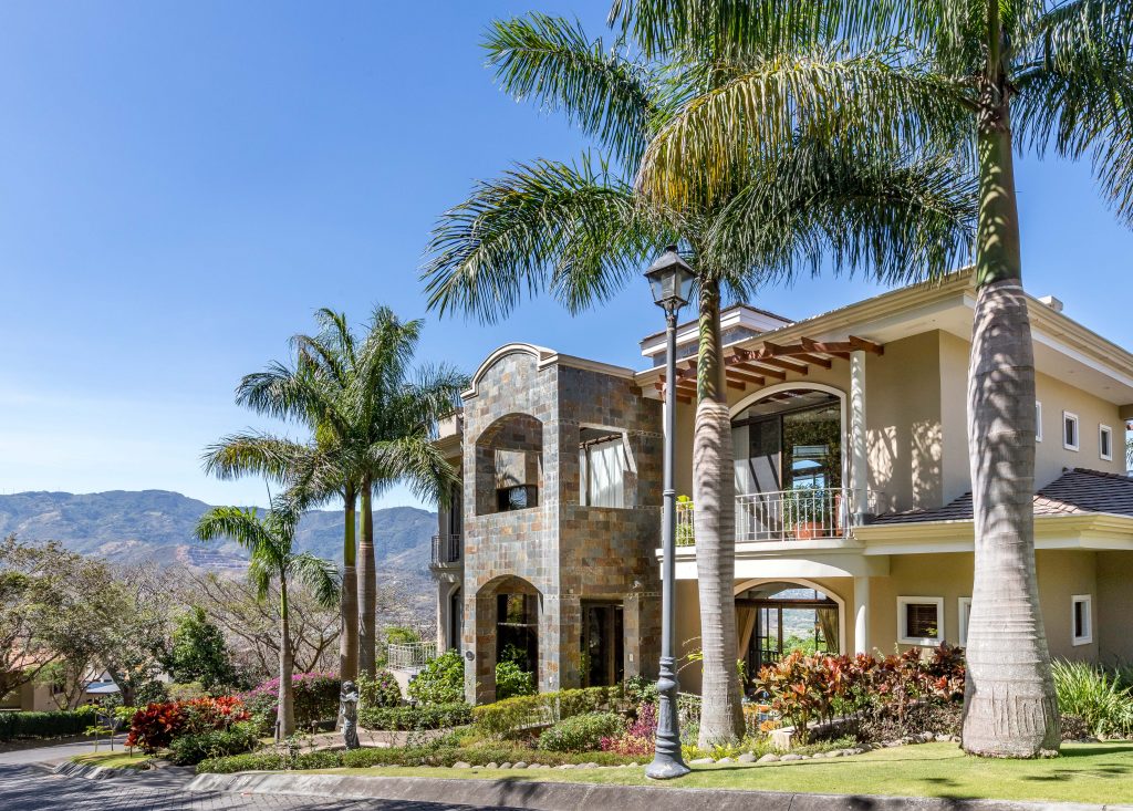 Luxury, furnished mansion in Villa Real prestigious residential Luxury, furnished mansion in Villa Real prestigious residential