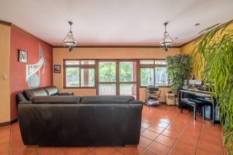 beautiful property surrounded by forest Santa Ana