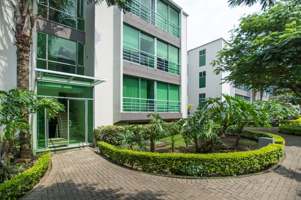 Apartment in modern condominium walk to City Place Apartment in modern condominium walk to City Place