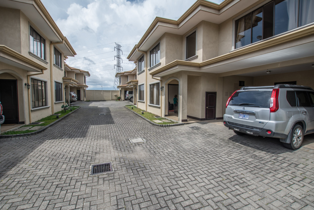 Two story home in small condominium in Guachipelin Two story home in small condominium in Guachipelin
