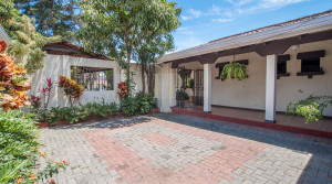 For rent and for sale one level home Escazu Los Laureles