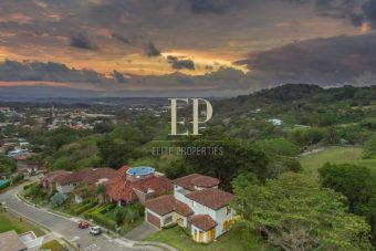 Luxury home for sale in Ciudad Colon
