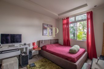 nice modern, luxury apartment in Riverpark Avalon