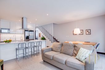 Modern townhouse in condominium Brasil de Santa Ana