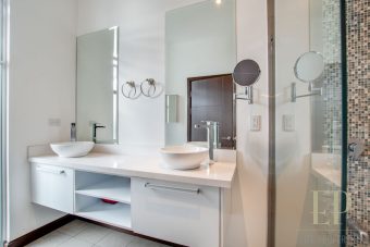se vende casa en condominio santa ana