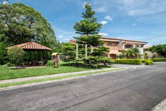 home with spacious garden Pozos Santa Ana