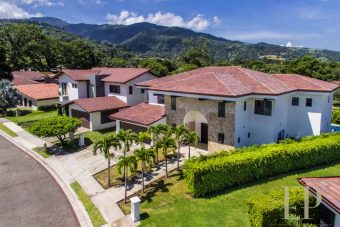 New independent home for sale La Hacienda
