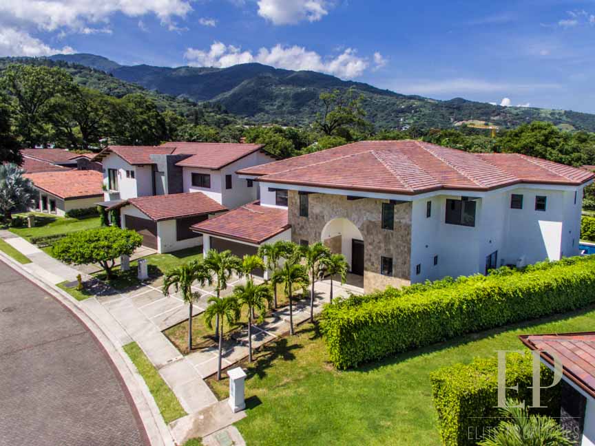 New independent home for sale La Hacienda