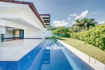 New independent home for sale La Hacienda