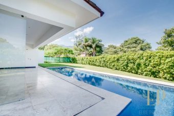 New independent home for sale La Hacienda