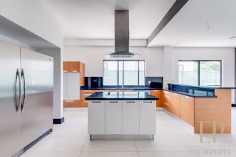 New independent home for sale La Hacienda