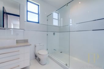 New independent home for sale La Hacienda