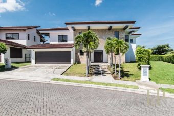 New independent home for sale La Hacienda