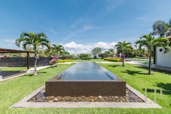 New independent home for sale La Hacienda