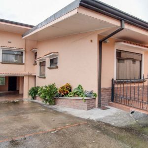 Spacious home plus apartment for sale in North Guachipelin