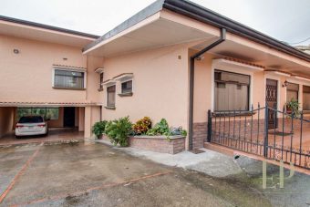 Spacious home plus apartment for sale in North Guachipelin