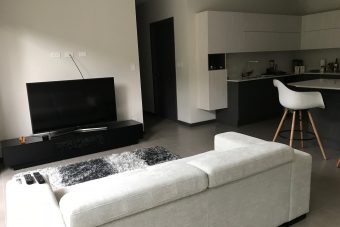 Nice modern, new apartment on the first floor in Santa Ana