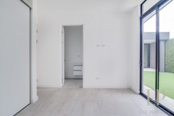 New one level homes Santa Ana Rio Oro