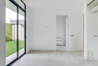 New one level homes Santa Ana Rio Oro