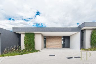 New one level homes Santa Ana Rio Oro