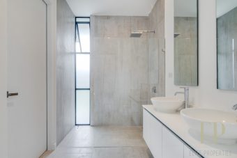 New one level homes Santa Ana Rio Oro