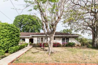 Large Charming House in Gated community of Ciudad Colon