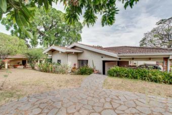 Large Charming House in Gated community of Ciudad Colon