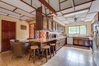 Large Charming House in Gated community of Ciudad Colon