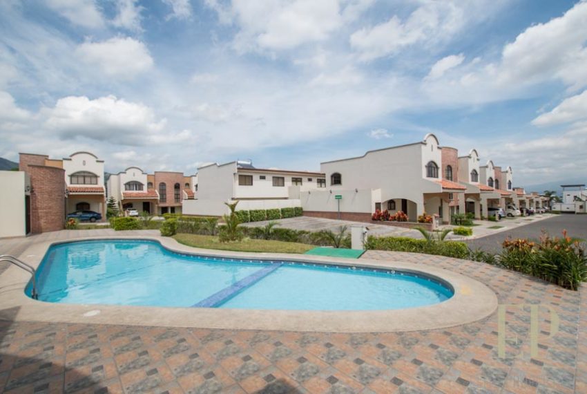 New, one level modern house for sale Bello Horizonte