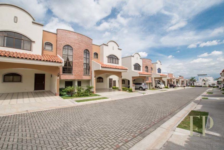New, one level modern house for sale Bello Horizonte