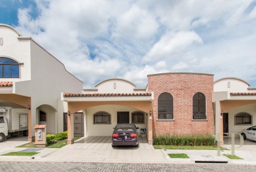 New, one level modern house for sale Bello Horizonte