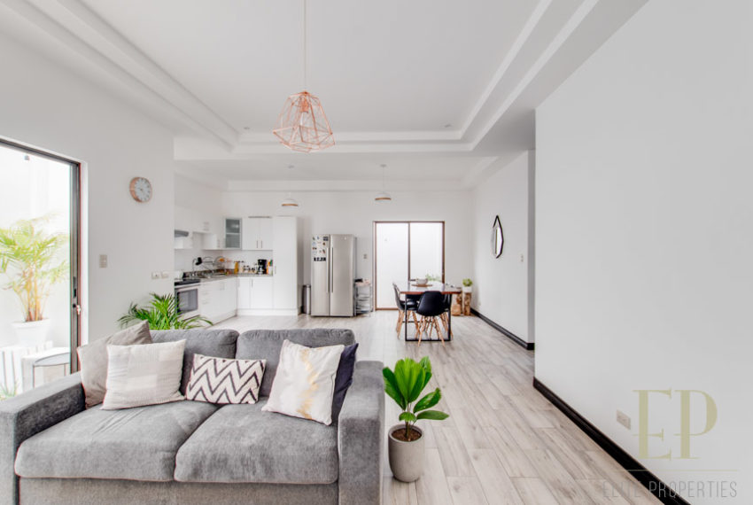 New, one level modern house for sale Bello Horizonte