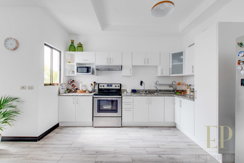 New, one level modern house for sale Bello Horizonte
