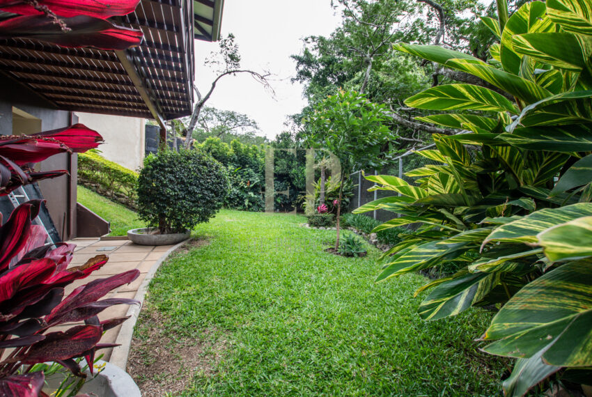 home with private pool in condominium Escazu Guachipelin