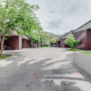 One level, modern home with patio Santa Ana Rio Oro