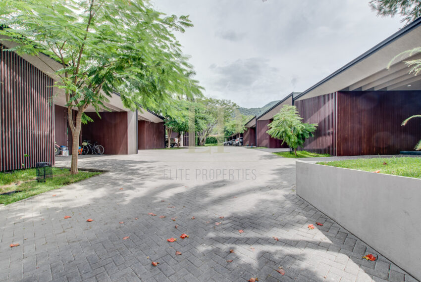 One level, modern home with patio Santa Ana Rio Oro